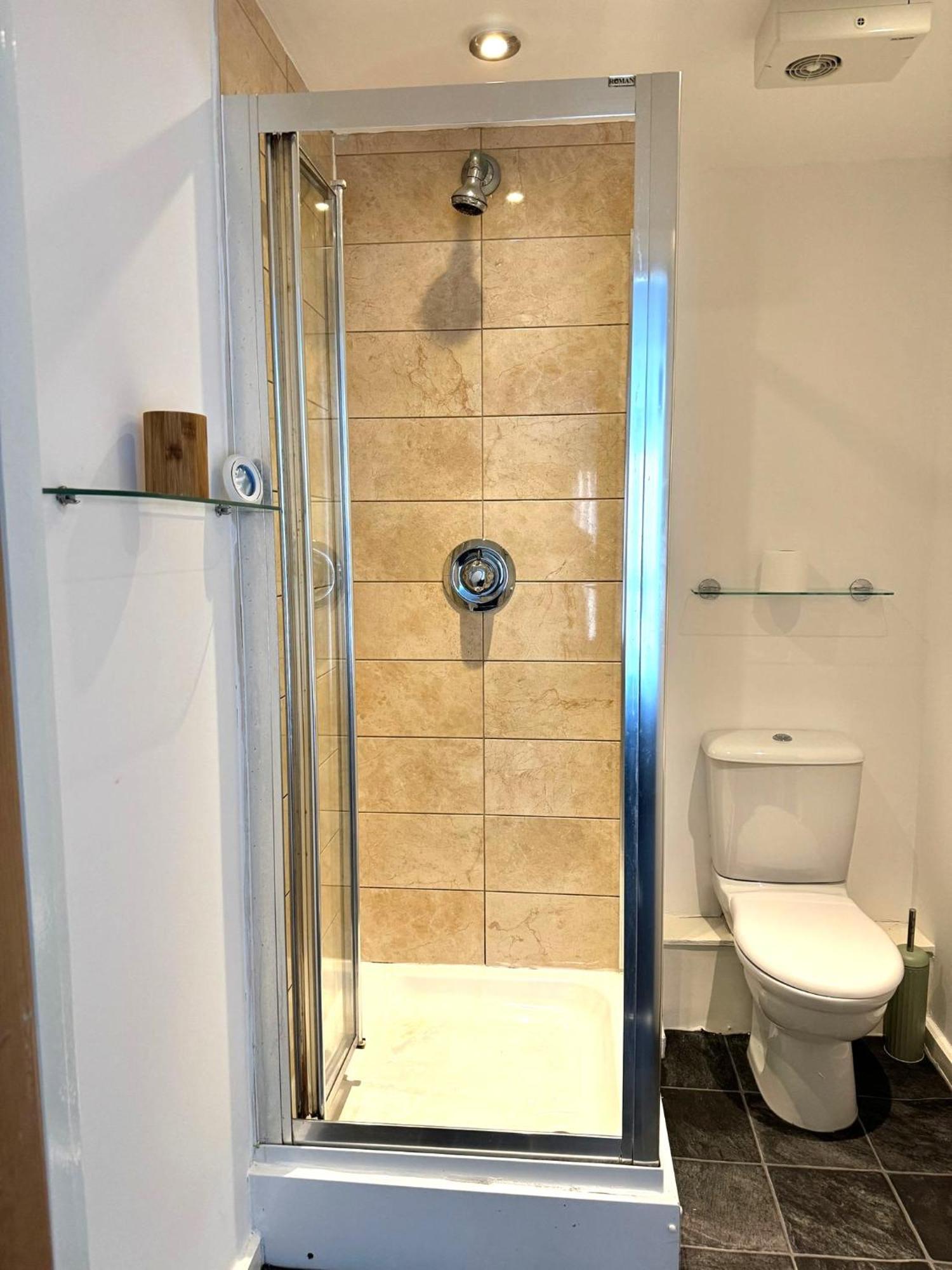 2 Bed Ensuite With Balcony And Free Onsite Secure Parking Manchester Ngoại thất bức ảnh