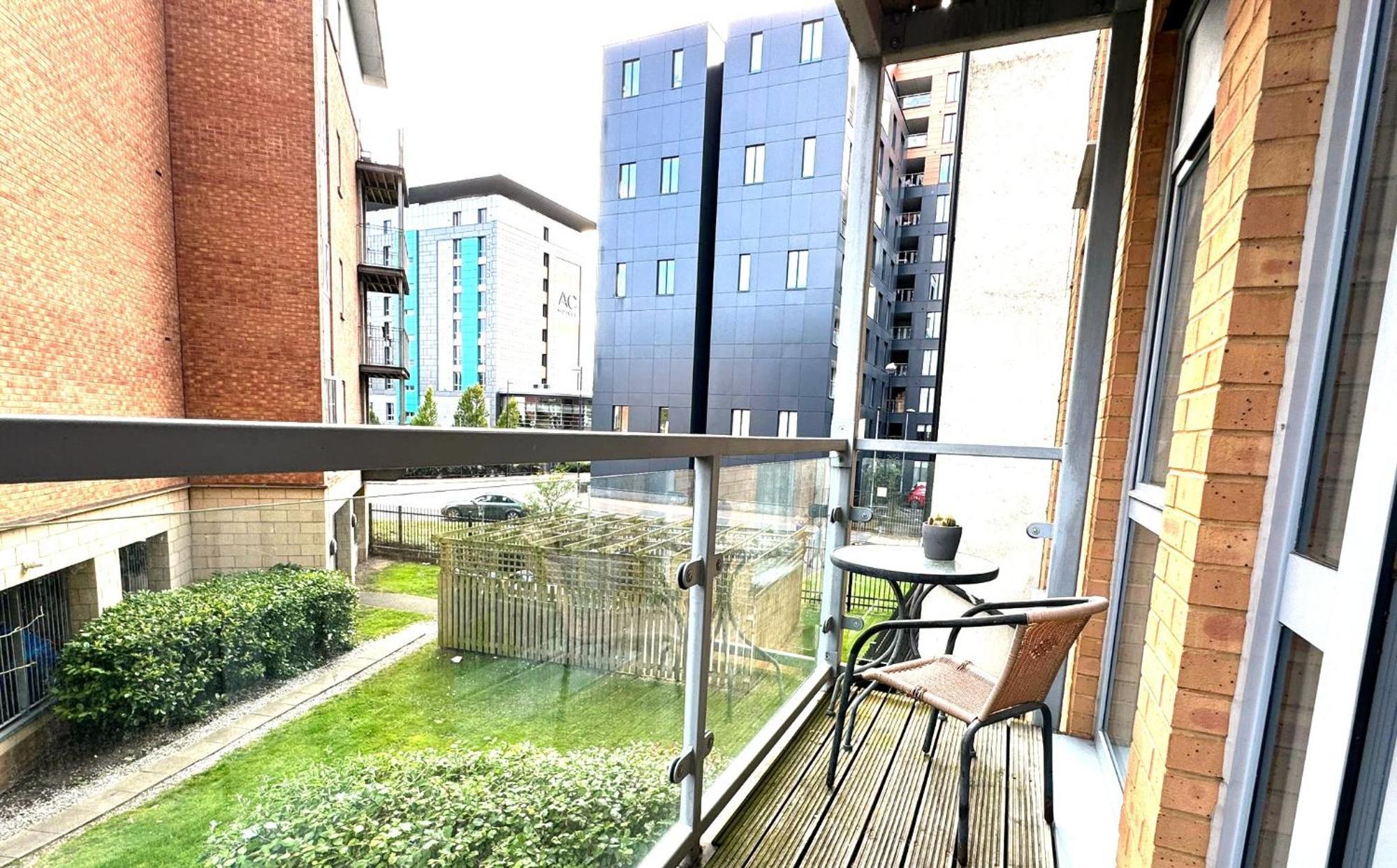 2 Bed Ensuite With Balcony And Free Onsite Secure Parking Manchester Ngoại thất bức ảnh