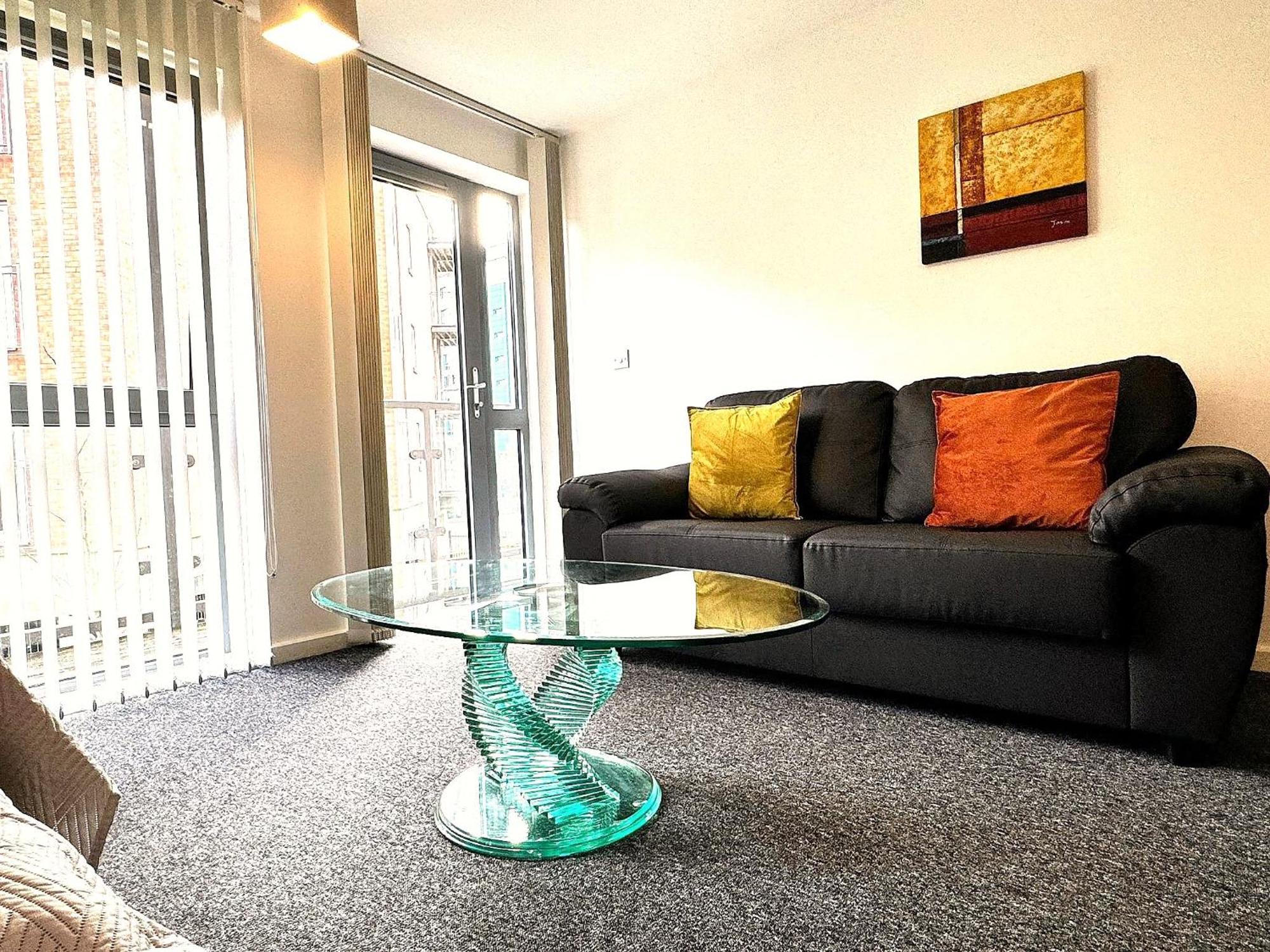 2 Bed Ensuite With Balcony And Free Onsite Secure Parking Manchester Ngoại thất bức ảnh